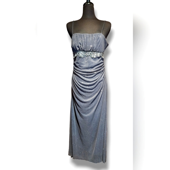 Sparkling ruched gown - Picture 3 of 7